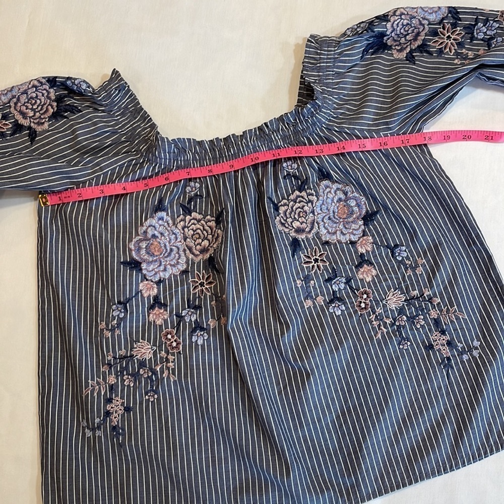 🎈AMERICAN EAGLE off shoulder striped embroidered floral top Size XS - Picture 10 of 16